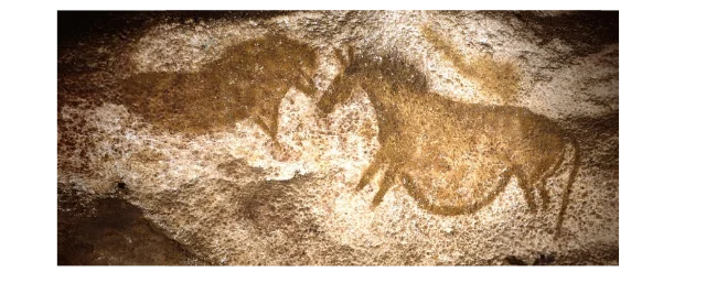 Eine Höhlenmalerei, die Pferde darstellt. 