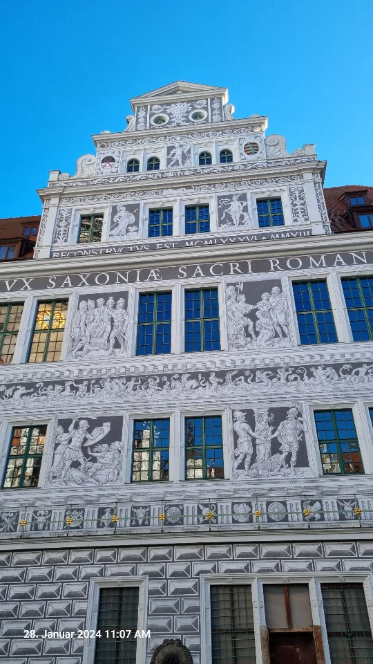 Blick auf den Nordflügel in Sgraffito-Technik