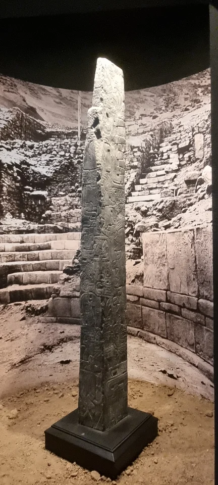 Ansicht des Tello Obelisken